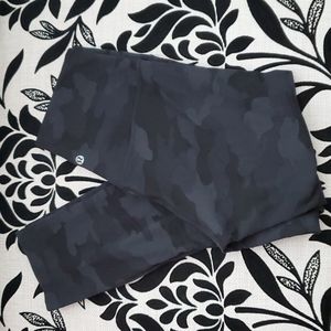 Align 21 inch dark camo leggings- size 6